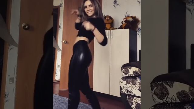 Попотряс в латексе