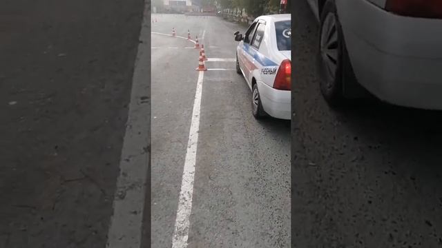 Вот как нужно выполнять упражнения "Горка" на автодроме... смотреть онлайн
