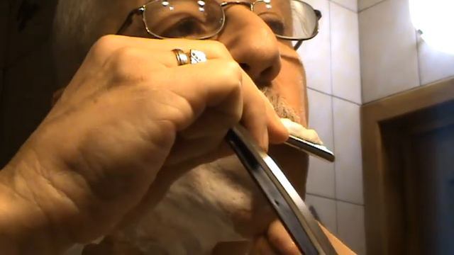 Бритьё пасной бритвой Terriere Daniel straight razor shaving смотреть онлайн