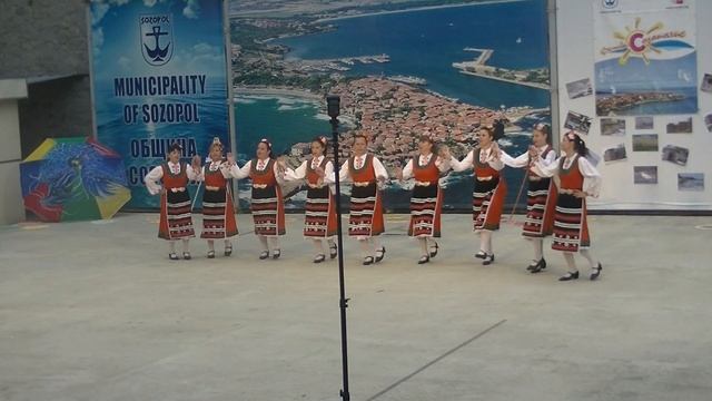 Болгарский танец Bulgarian dance Ансамбль Созопольские искры смотреть онлайн