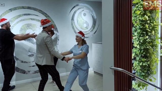 Традиционный новогодний подарок от коллектива сети клиник EMS Family Clinic. смотреть онлайн