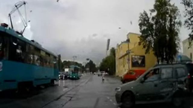 Трамвай против машины. смотреть онлайн