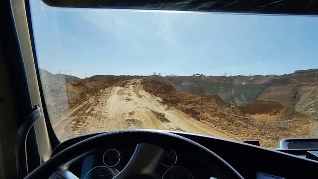я снова в деле ))) возим на обход Ростова-на-Дону плечо асфальт в основном работаем))) смотреть онлайн