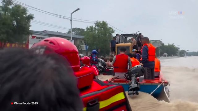 China river overflow causes whole city underwater! Thousands of cars were swept away | China Floods смотреть онлайн