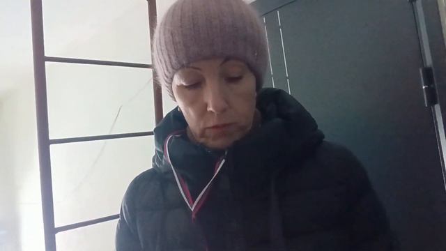 На мой взгляд неадекватная дама из избирательной комиссии... смотреть онлайн