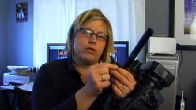 Using Exterior Microphones on a Mini DV Camcorder смотреть онлайн