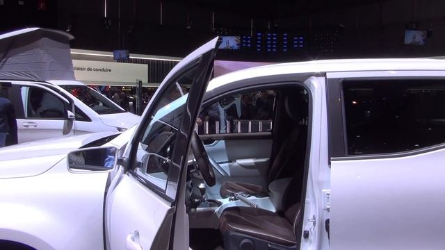 Mercedes-Benz Concept X-Class Exterior and Interior смотреть онлайн