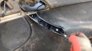 Как снять обшивку двери на автомобиле Ford Focus 1