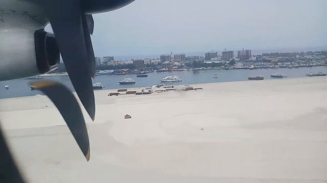 Landing at Velana International Airport (Male, Maldives) смотреть онлайн