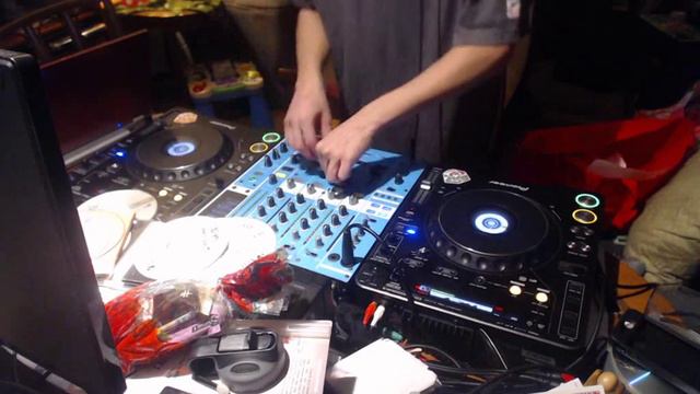 Olly P bootleg mix w/ DJ KiLSWiTCH смотреть онлайн