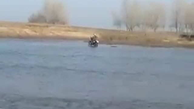 SUZUKI Djebel 200 преодоление брода смотреть онлайн