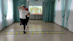 Танец на координационной лестнице "Девки" ?