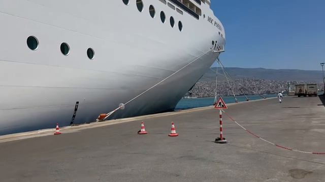 Измир, порт, MSC Poesia , длина лайнера.