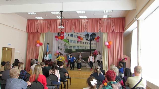 Танцевальный подарок учителям от 4В к 8 Марта. смотреть онлайн
