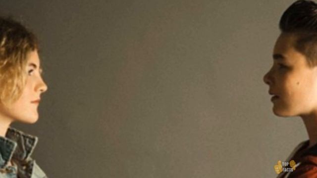 Что будет, если долго смотреть в зеркало? смотреть онлайн