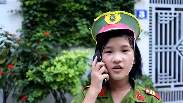 Công an tí hon giúp cô gái bán kem - Dạy Bé Trở Thành Người Trung Thực смотреть онлайн