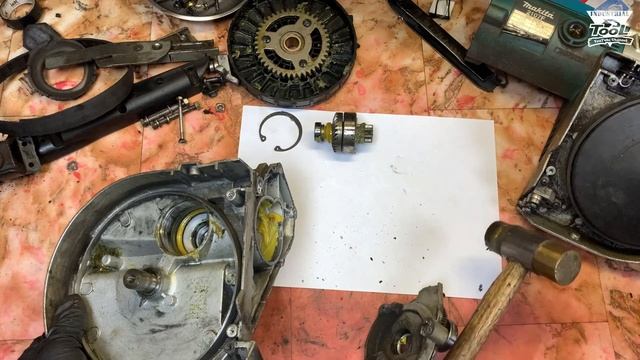 Makita 2107F смотрим что внутри смотреть онлайн