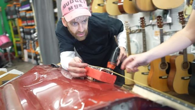 I Turned My Old Car Into a GUITAR! смотреть онлайн
