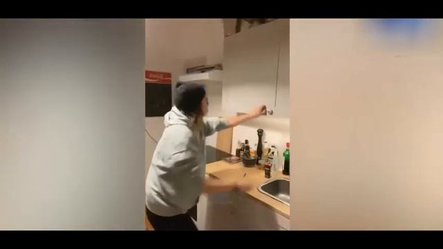 Когда нужно недорогое жильё😅⛪| Мои отношения с банкоматом 😂😂|Смешные и Эпичные моменты из дорам смотреть онлайн