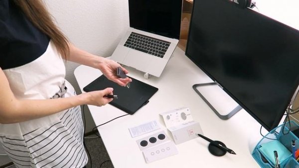 Wacom Intuos Pro Medium pen tablet unboxing 2018 by vector textile designer
