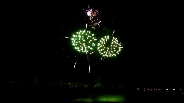 Праздничный салют в Гомеле на День Независимости Беларуси смотреть онлайн