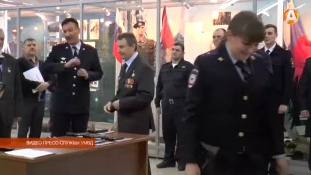 Состоялась церемония вручения удостоверений и табельного оружия 26.02.2016 смотреть онлайн