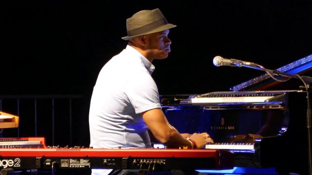 Roberto FONSECA : BESAME MUCHO Aout 2018 à Roquefère (4k) смотреть онлайн