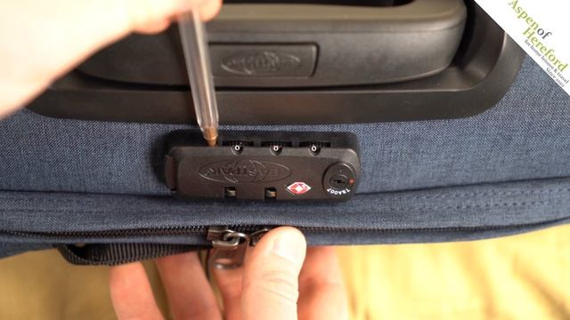 How to Set the TSA Lock on a Eastpak Tranverz - Aspen of Hereford смотреть онлайн