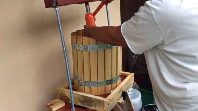 Готовим яблочный сок на зиму смотреть онлайн