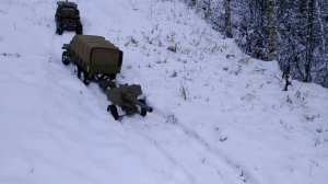 МАЗ 537 и УРАЛ 4320 на радиоуправлении в заснеженном лесу. CrossRC UC6 BC8