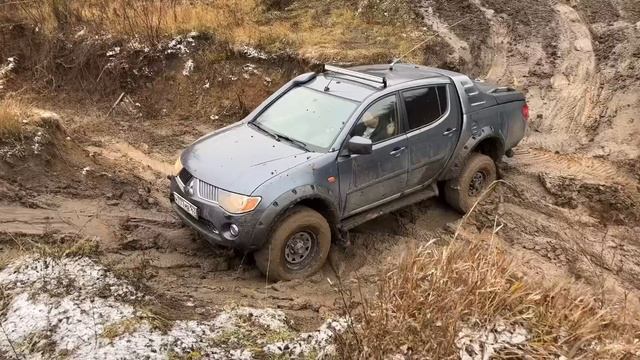Tank 300 и другие дорогие машины против Нив и УАЗов. Клубный выезд #союзджиперовсамары #грязь #горк смотреть онлайн