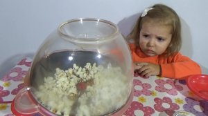Готовим попкорн сами жарим кукурузу на аппарате Cooking pop-corn on popcorn make