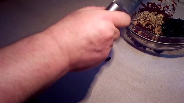 Свекла с орехами и черносливом . Салат легко и просто / Beets with nuts and prunes . смотреть онлайн