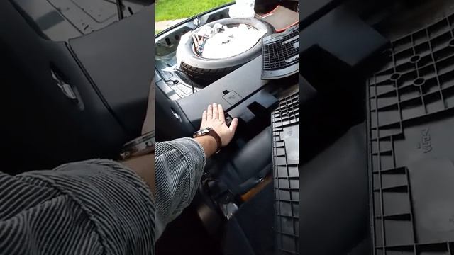 Установка дополнительного плафона в багажник Toyota Venza смотреть онлайн