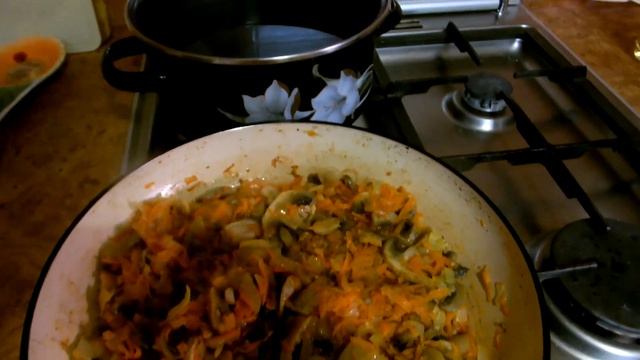 сырный суп с грибами,быстро и вкусно.