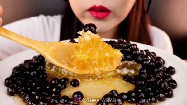ASMR Eating RAW HONEYCOMB & TAPIOCA PEARLS 벌집꿀, 타피오카펄 먹방 咀嚼音 ハニカム 蜂巢蜜 NO TALKING MUKBANG