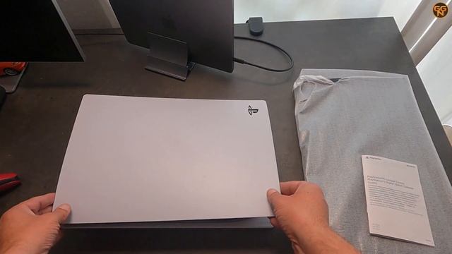 Playstation 5 Goes Black - Original Sony Playstation Cover Midnight Black Unboxing + Montage смотреть онлайн