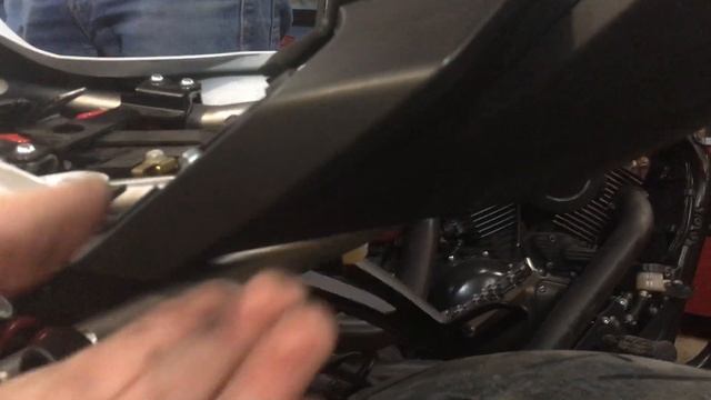 Yamaha MT-07 2014 замена воздушного фильтра часть 2 смотреть онлайн