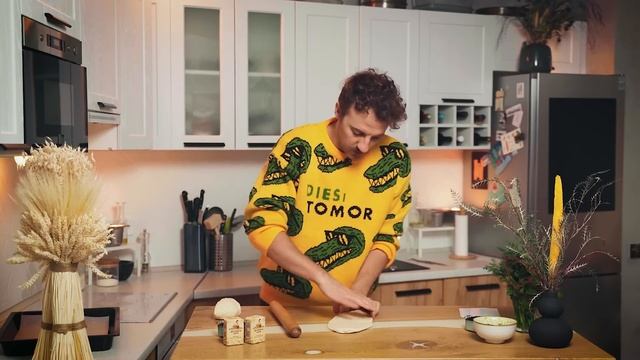 СМАЧНІШЕ ніж в ДИТИНСТВІ ? Українська традиційна випічка РОГАЛИК з варенням | Євген Клопотенко смотреть онлайн