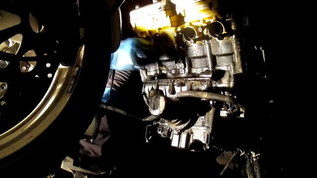 Внешняя очистка двигателя мотоцикла смотреть онлайн