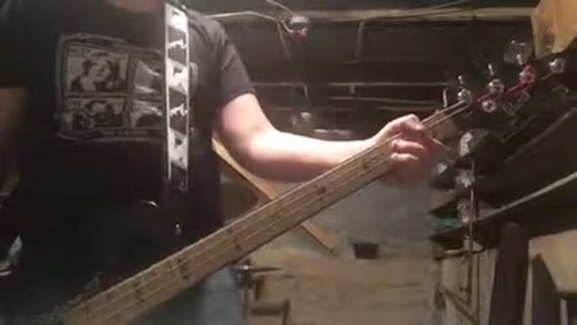 Nirvana - Serve the Servants - Bass Cover смотреть онлайн