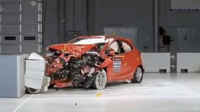 2011 Mazda 2 moderate overlap testCrash Test смотреть онлайн