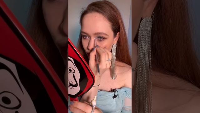 Стразы в макияже ✨ Как и на что клеить смотреть онлайн