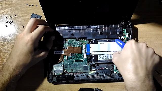 Разборка нетбука Asus Eee PC 1011PX смотреть онлайн