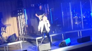 Шаман входит в вокальный транс.