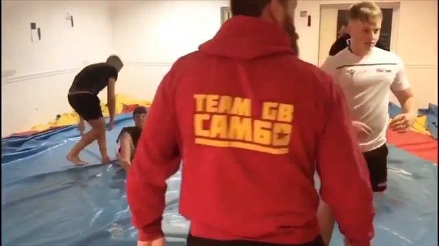 British Rugby Players Learn SAMBO Techniques смотреть онлайн