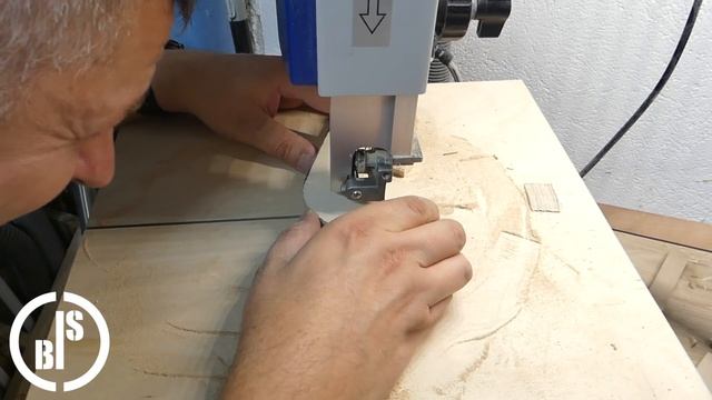 THIS DEVICE MAKES WORKING AT THE TABLE SAW A LOT SAFER | DIY GRIPPER PUSHBLOCK