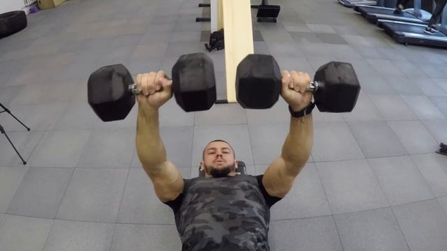 Жим гантели лежа на горизотальной скамье смотреть онлайн