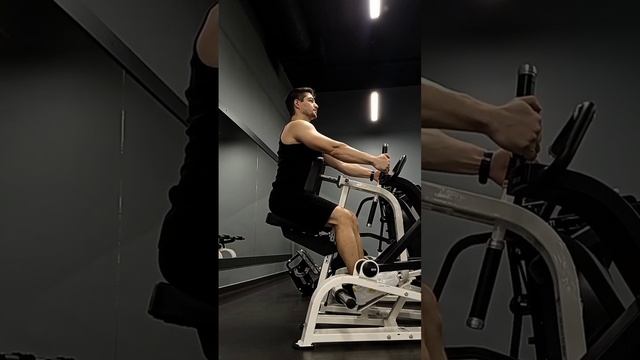 Упражнения на широчайшие в спортзале смотреть онлайн