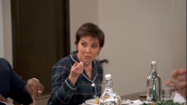 A Kardashian Christmas Dinner! | Season 16 | Keeping Up With The Kardashians смотреть онлайн